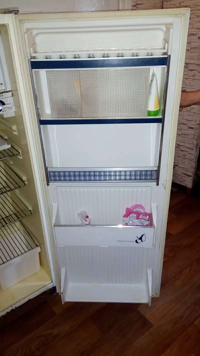Отличный рабочий холодильник 3